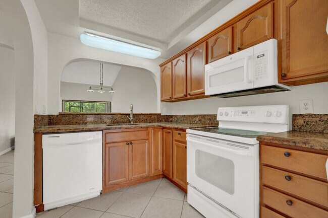 Building Photo - 6371 Toulon Dr