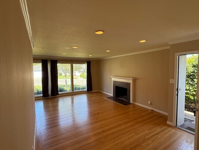 Building Photo - RENTED - 3 Bedroom Ranch Style Home in El ...