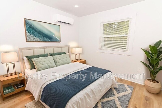 Building Photo - 1808 E 13th St