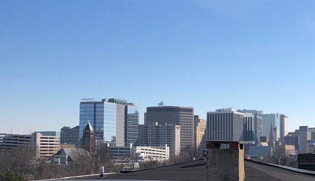 Building Photo - 802 N Van Buren St