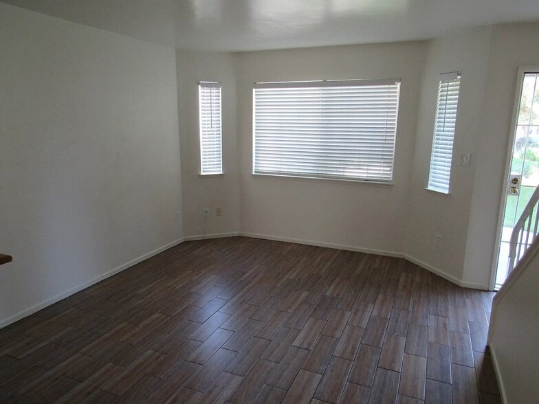 Building Photo - 2600 Brookside Dr