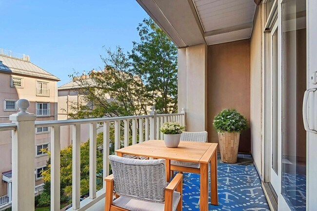 Building Photo - 207 Shearwater Ct W