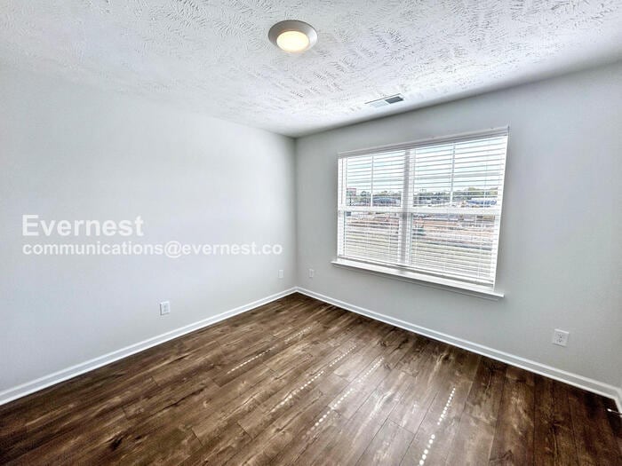 Building Photo - 328 Raines Ct