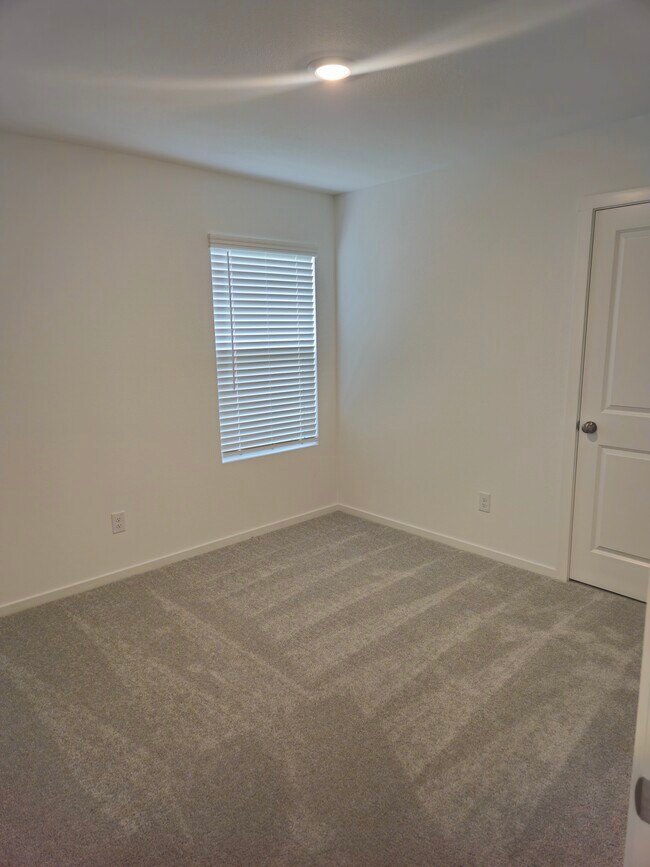 Building Photo - 810 Pawpaw Dr