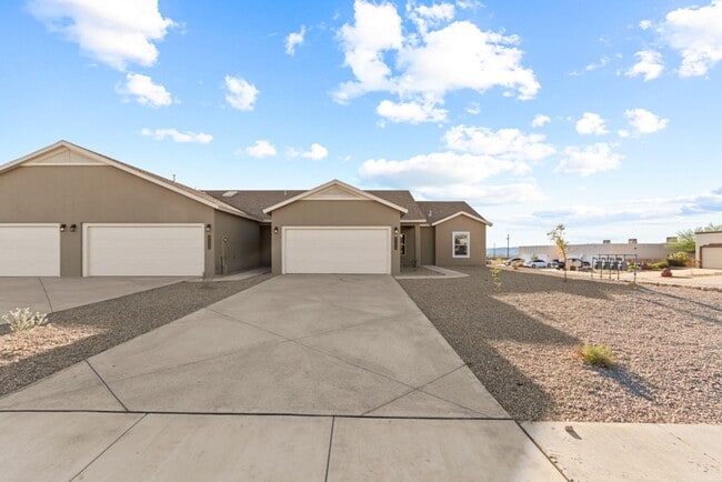 Building Photo - $400 off your first months rent*** Newer 4 bedroom Townhome Available now!