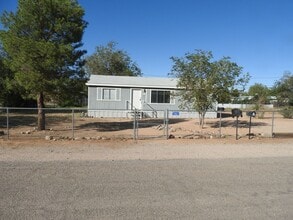 Building Photo - Large double lot with three bedroom manufa...