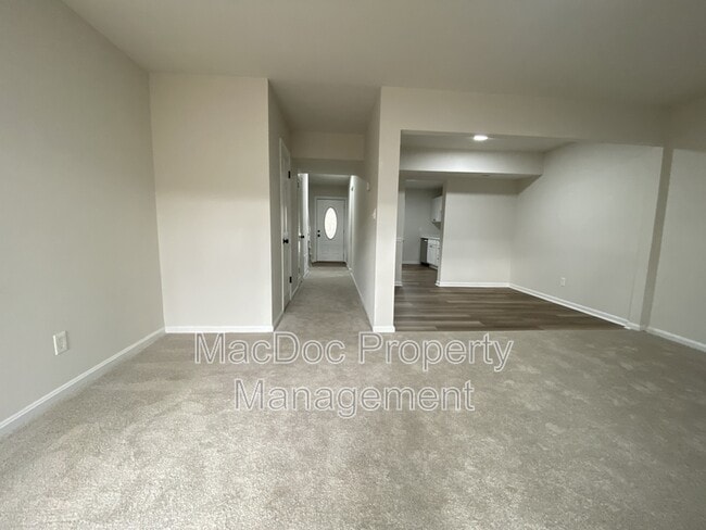 Building Photo - 9 Farrell Ln
