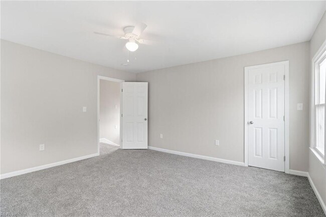 Building Photo - 1442 W 41st St