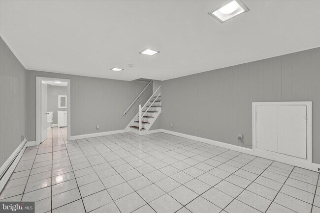 Building Photo - 260 Paradise Rd