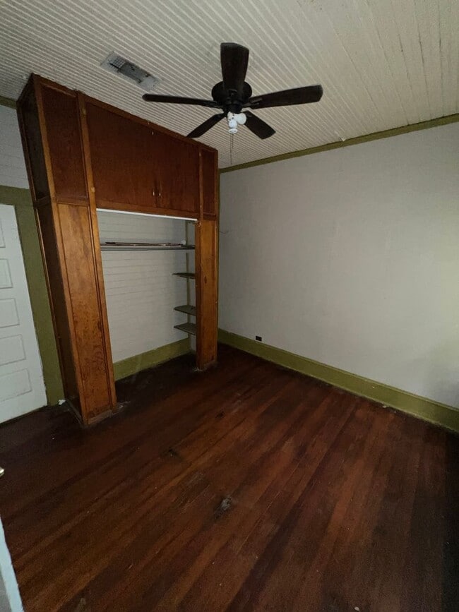 Building Photo - 2549 Quinton St