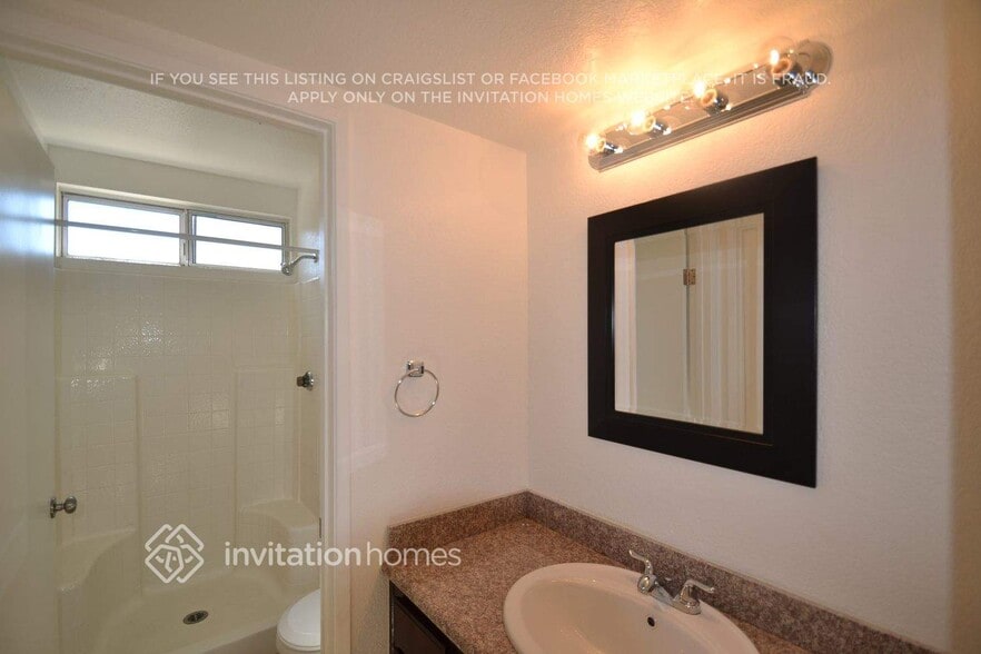 Building Photo - 5516 W Ave L 6