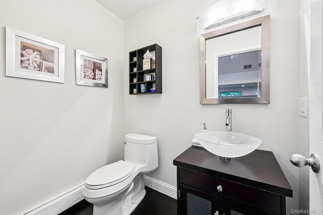 Building Photo - 6 Carol Ln