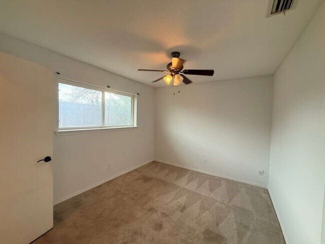 Building Photo - 1805 Bristol Cove