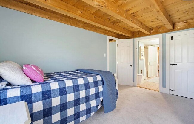 Building Photo - 6-B Fifield
