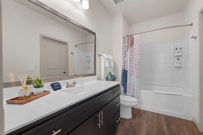 Building Photo - 711 W Broadway Rd