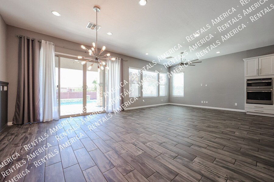 Building Photo - 5833 S Wilson Way