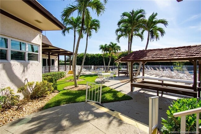 Building Photo - 6531 SE Federal Hwy