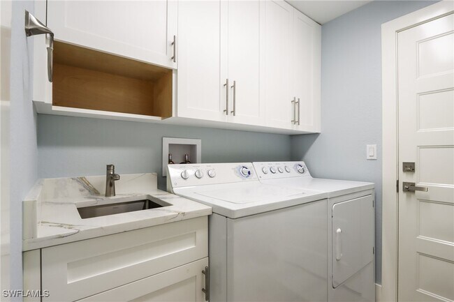Building Photo - 1511 Whispering Oaks Cir