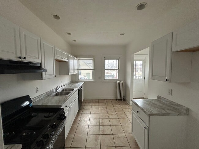 Building Photo - 3024 West Blvd