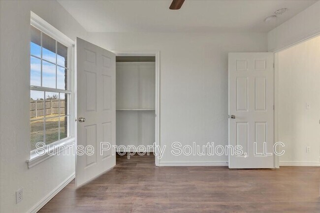 Building Photo - 217 Dollina Ct