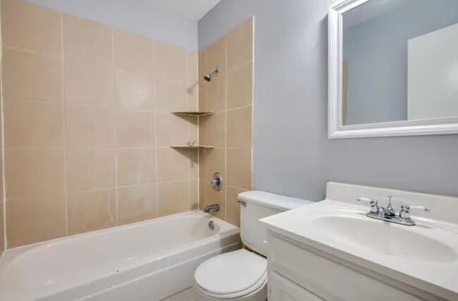 Building Photo - 803 Meadowlark Dr