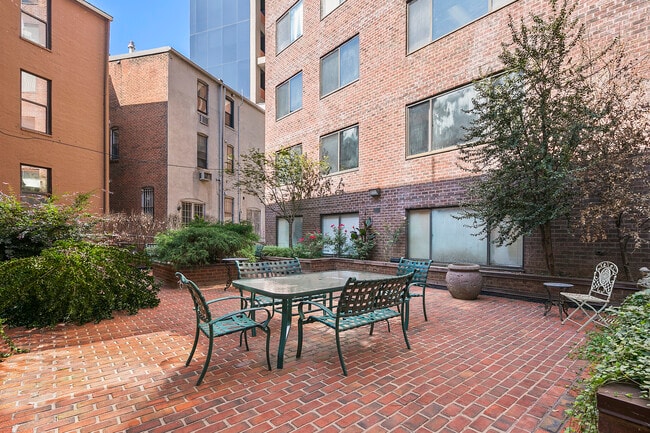 Building Photo - 3 Washington Cir NW