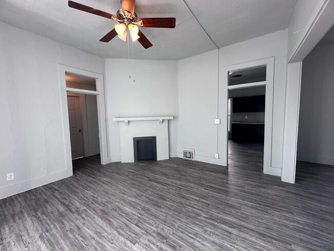 Building Photo - 607 Penn-E