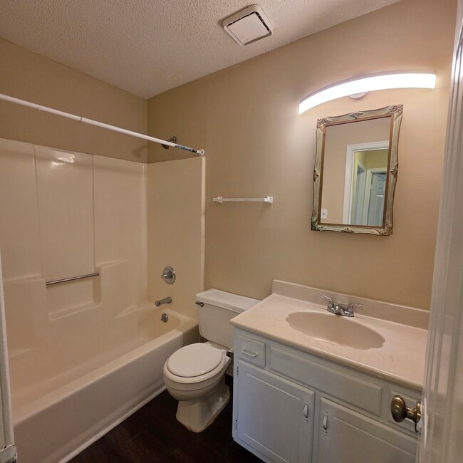 Building Photo - 1900 Buck Ln