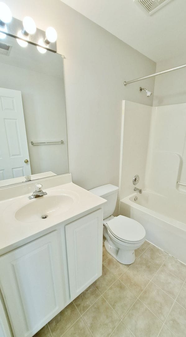 Building Photo - 3 Bed / 2-1/2 Bath Single Family Home w/1-Car garage