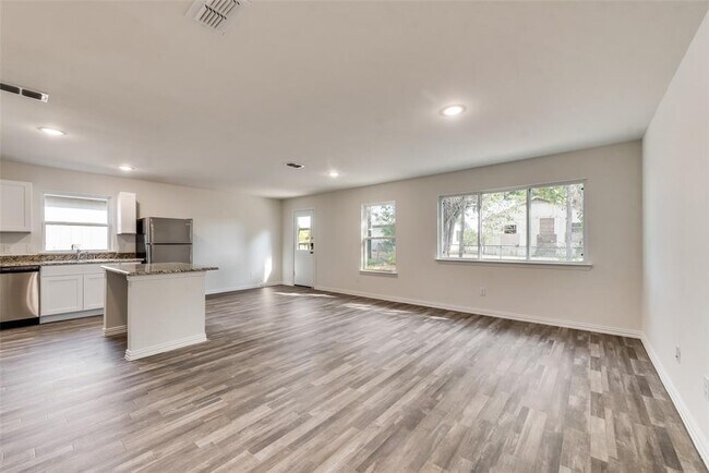 Building Photo - 2035 Clay St