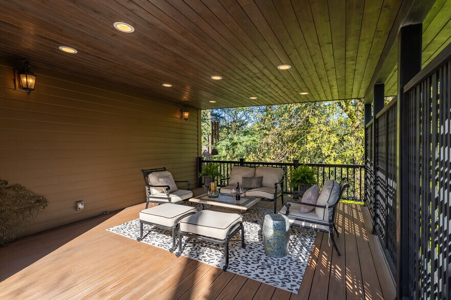 Building Photo - 2744 SW Sherwood Dr