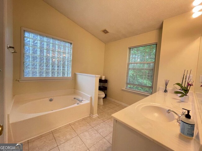 Building Photo - 10015 Lauren Hall Ct