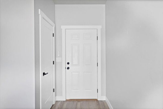 Building Photo - Stylish & Move-In Ready Homes in the Desir...