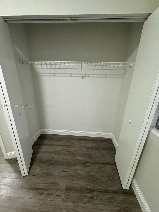 Building Photo - 6235 SW Kendale Lakes Cir