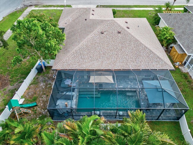 Building Photo - 5884 Milton Ave