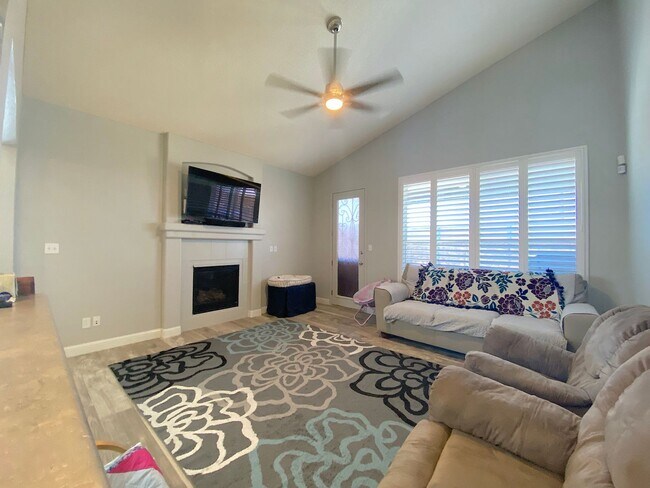 Building Photo - Northeast El Paso 3 bed with Refrig A/C and Solar Panels