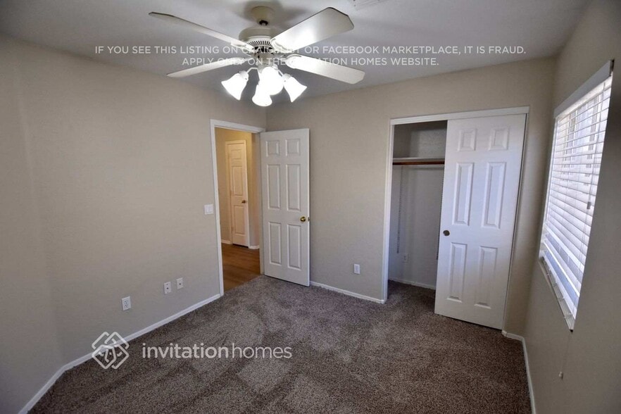 Building Photo - 668 E Cantebria Dr