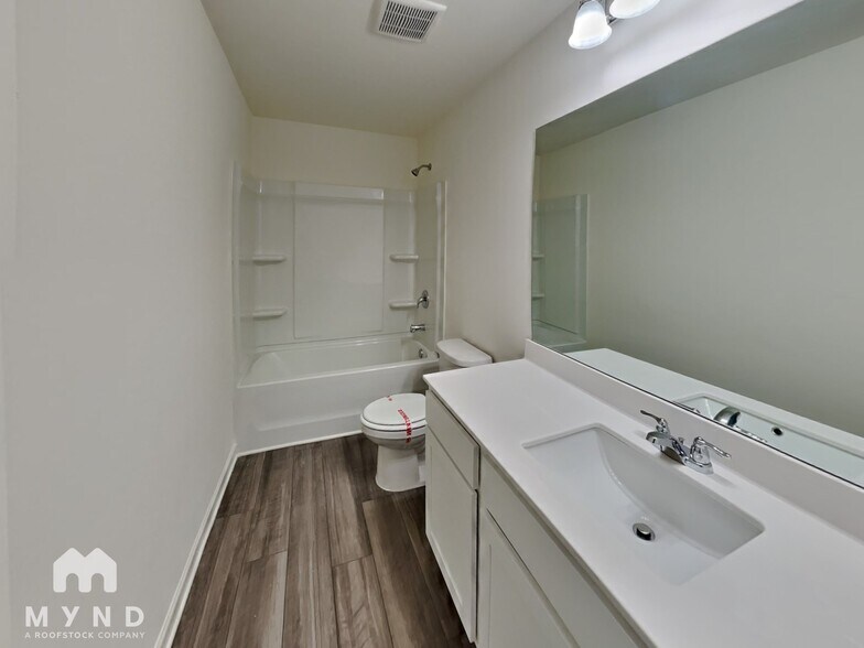 Building Photo - 424 Cottontail Ln