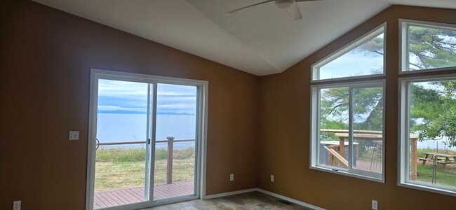 Building Photo - 200 Cypress Cir