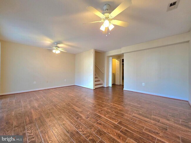 Building Photo - 3989 Hartlake St