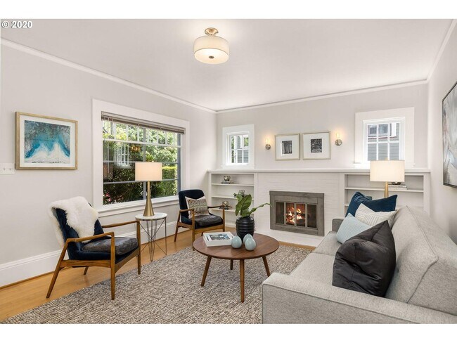 Building Photo - Charming 2-Bedroom Gem with Spacious Living Room and Bright Open Kitchen!