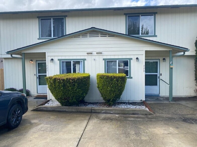 Front of townhouse - 329 Bessie St