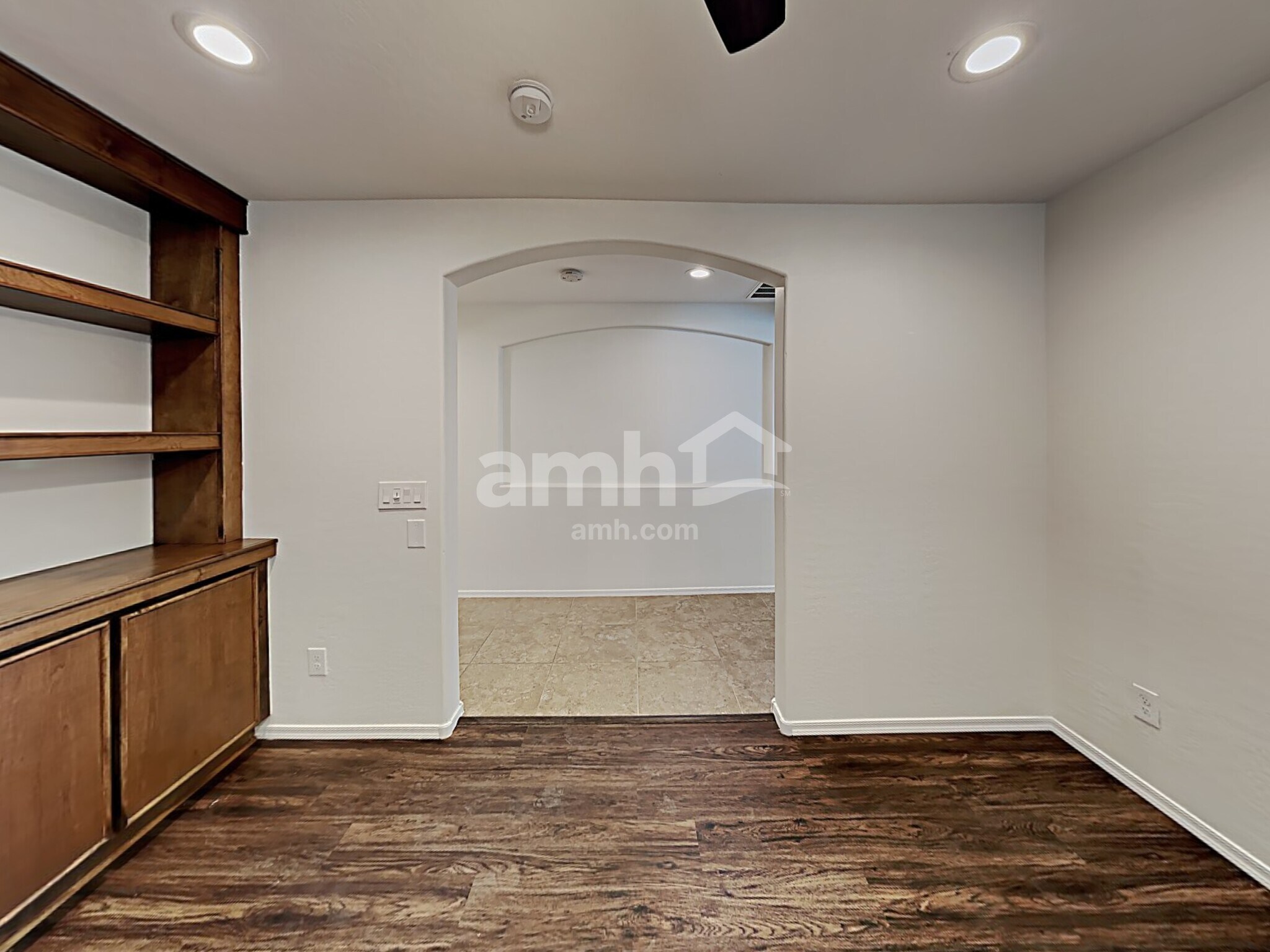 Building Photo - 3429 E Crescent Way