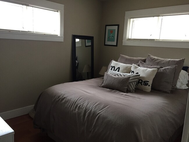 Building Photo - Adorable 1 bedroom house