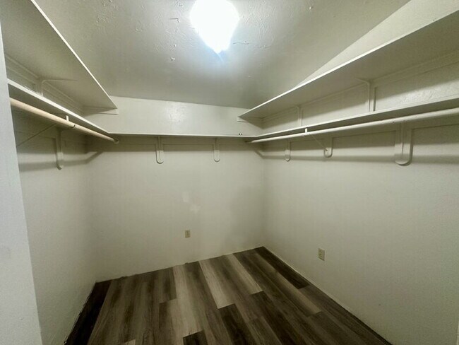 Building Photo - 495 N Phoenix St