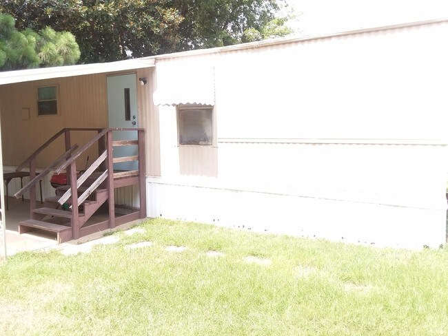 Building Photo - 24 Halstead Dr