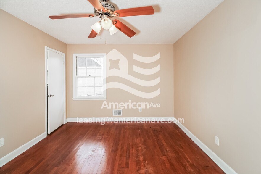 Building Photo - 2012 Woodtrail Dr