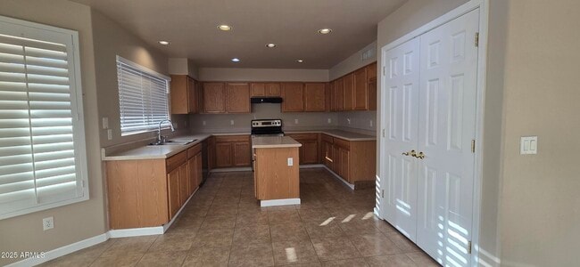 Building Photo - 1776 S 156th Ln