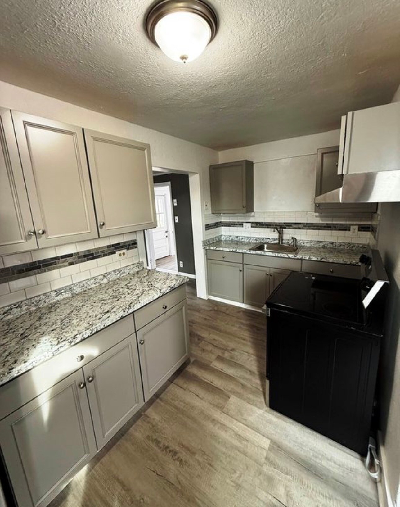 Building Photo - 775 Melrose Ave