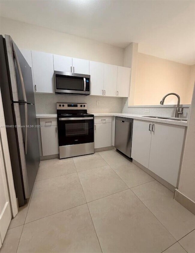 Building Photo - 1661 SE 29th Ct